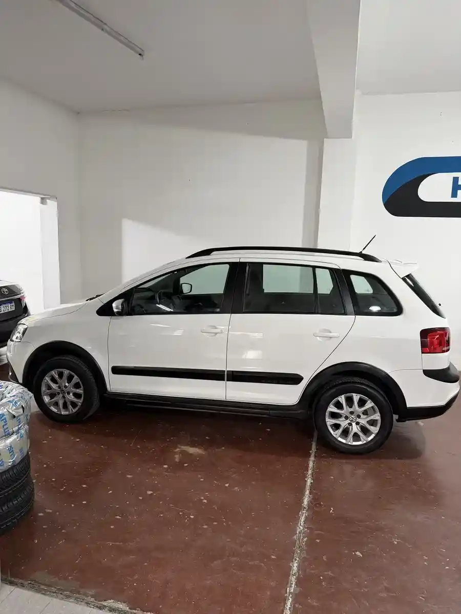Volkswagen Suran 1.6 Highline Cross 2014 - foto 4