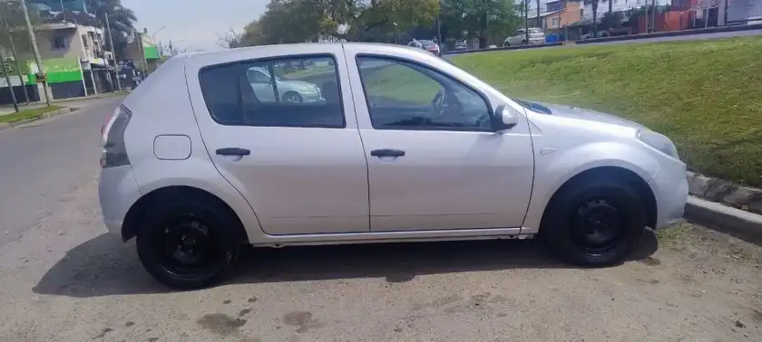 Renault Sandero 1.6 Expression 90Cv Abs 2013 - foto 2