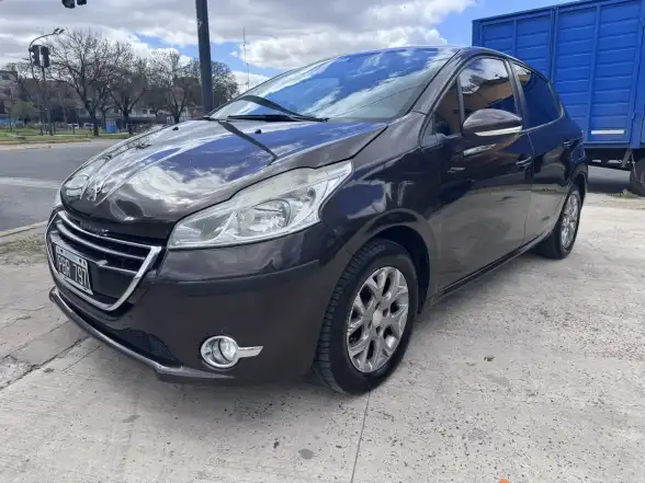Peugeot 208 1.6 Allure Tiptronic 2015 - foto 1
