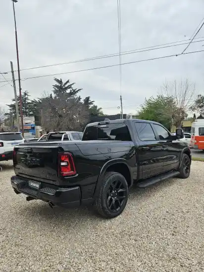 Ram 1500 3.0 Laramie Nigth Edition 4X4 At8 2025 - foto 5