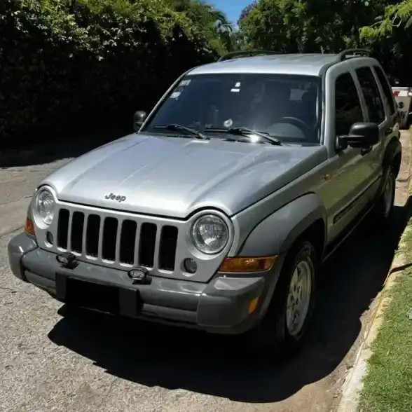 Jeep Cherokee 2.4 Sport 2005 - foto 1