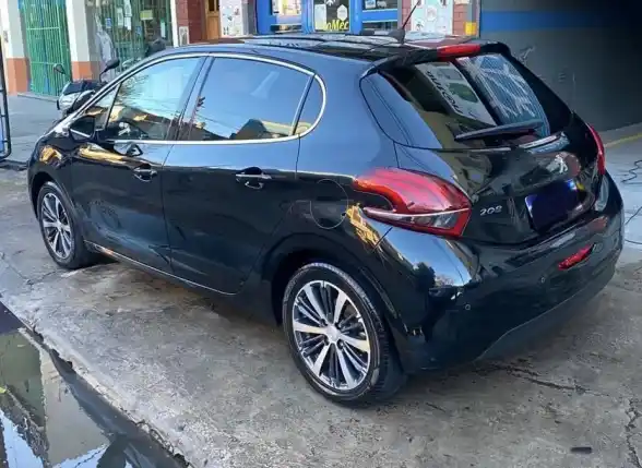 Peugeot 208 1.6 Allure Plus Hdi 2018 - foto 5