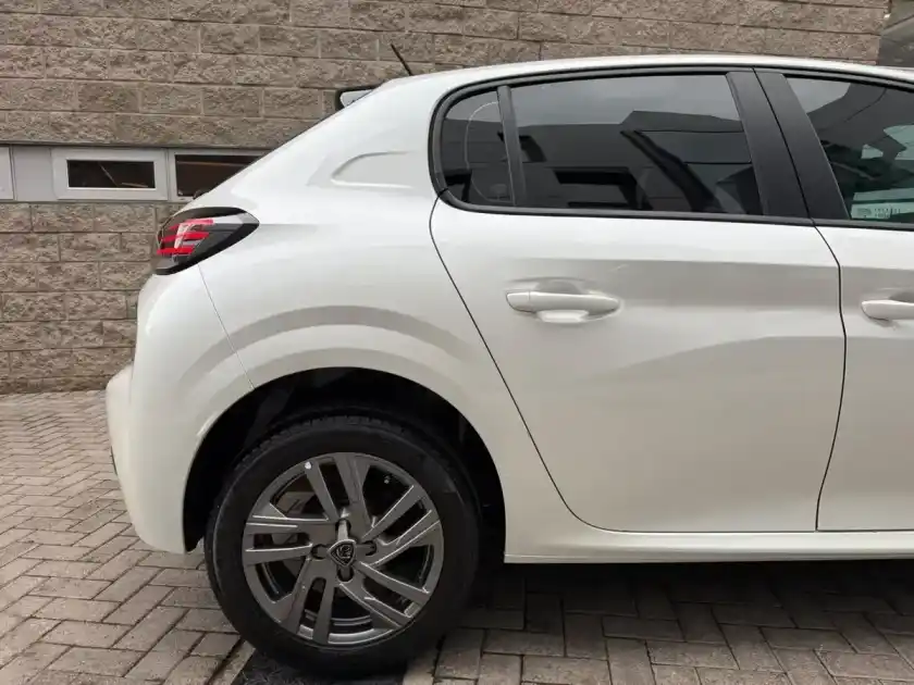 Peugeot 208 1.6 Allure At 2025 - foto 4