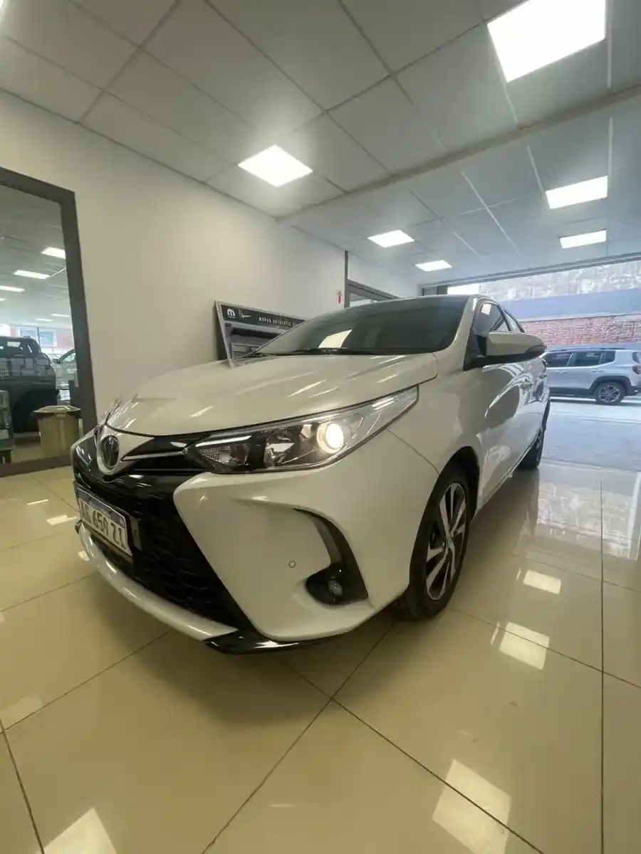 Toyota Yaris 1.5 107Cv Xls Pack Cvt 2024 - foto 1