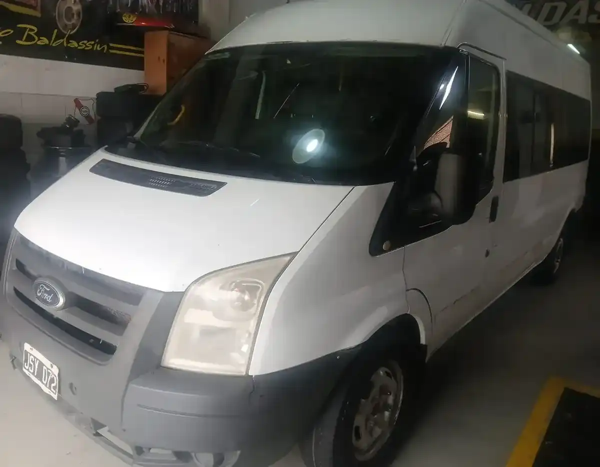 Ford Transit 2.4 Furgon Largo Tdci Ta Aa (3750) 2011 - foto 1