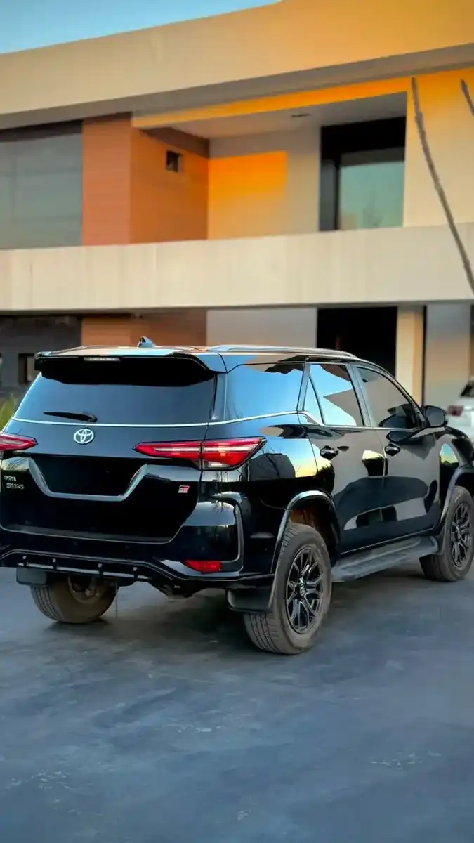 Toyota Sw4 2.8 Tdi Gr-S 4X4 7As 6At 2025 - foto 4