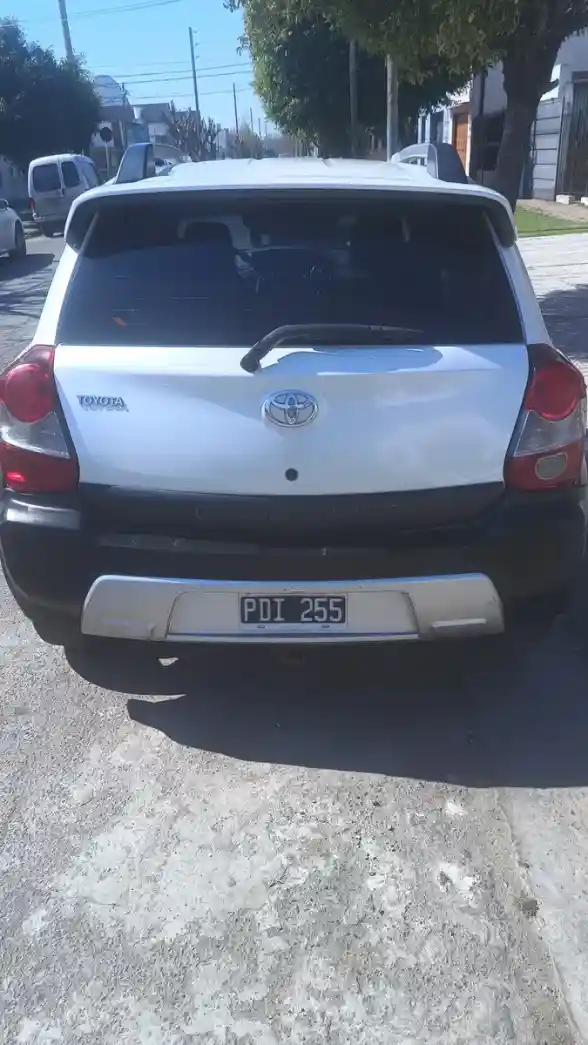 Toyota Etios 1.5 Cross 2015 - foto 4
