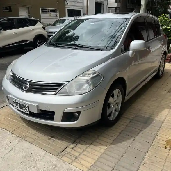 Nissan Tiida 2015 - foto 1