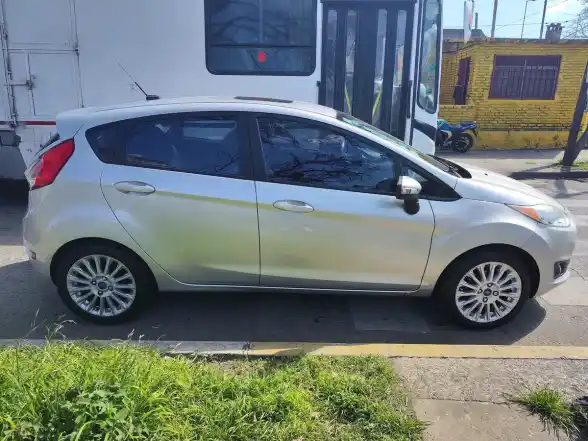 Ford Fiesta Kinetic 1.6 Se Plus Powershift 120Cv 2016 - foto 2