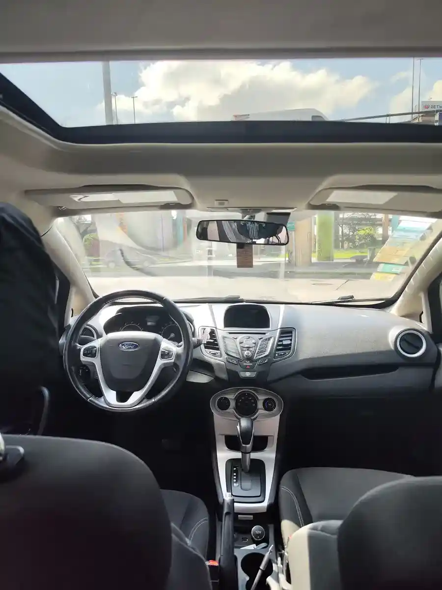 Ford Fiesta Kinetic 1.6 Se Plus Powershift 120Cv 2016 - foto 3