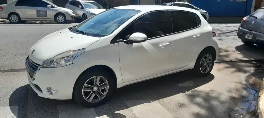 Peugeot 208 1.5 Allure 2015 - foto 1