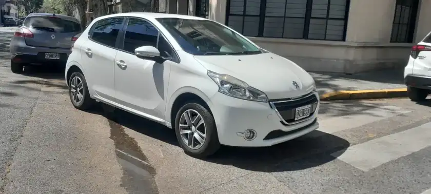 Peugeot 208 1.5 Allure 2015 - foto 3