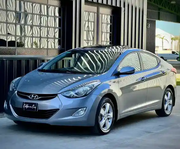 Hyundai Elantra 1.8 Gls 6Mt Seguridad Premium 2013 - foto 1