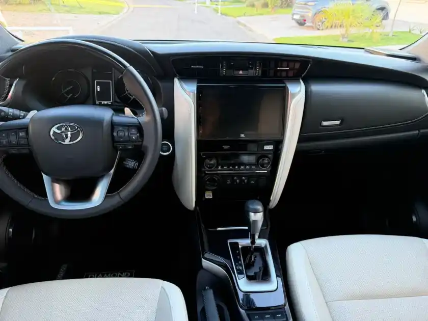 Toyota Sw4 2.8 Tdi Diamond 4X4 6At 7As 2024 - foto 4