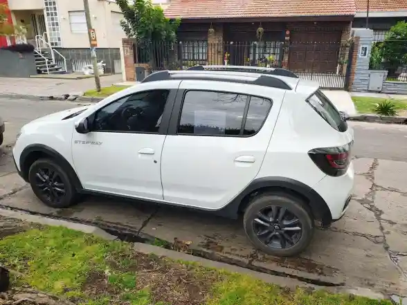 Renault Sandero Stepway 1.6 16V Intense 2023 - foto 4