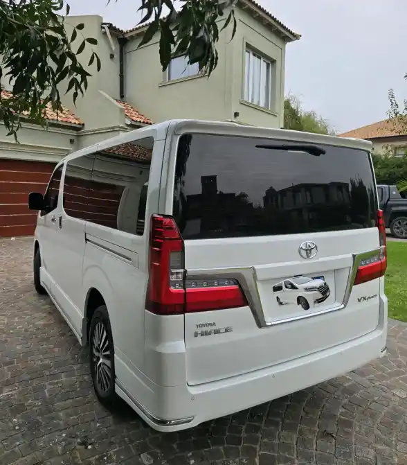 Toyota Hiace 2.8 Tdi Wagon 6At 10A 2021 - foto 2