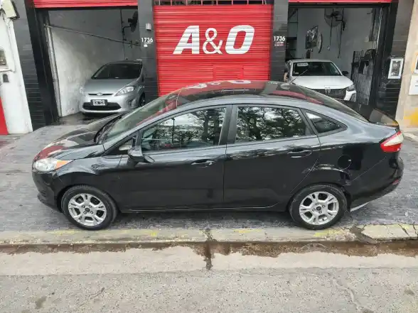 Ford Fiesta Kinetic 1.6 Se 120Cv 2015 - foto 2
