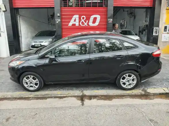 Ford Fiesta Kinetic 1.6 Se 120Cv 2015 - foto 4