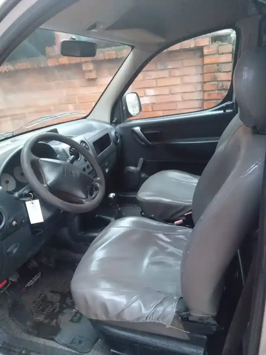 Peugeot Partner Confort 1.4 - 6 Asientos Homologado 1.4 Furgon Confort 5As 2013 - foto 5