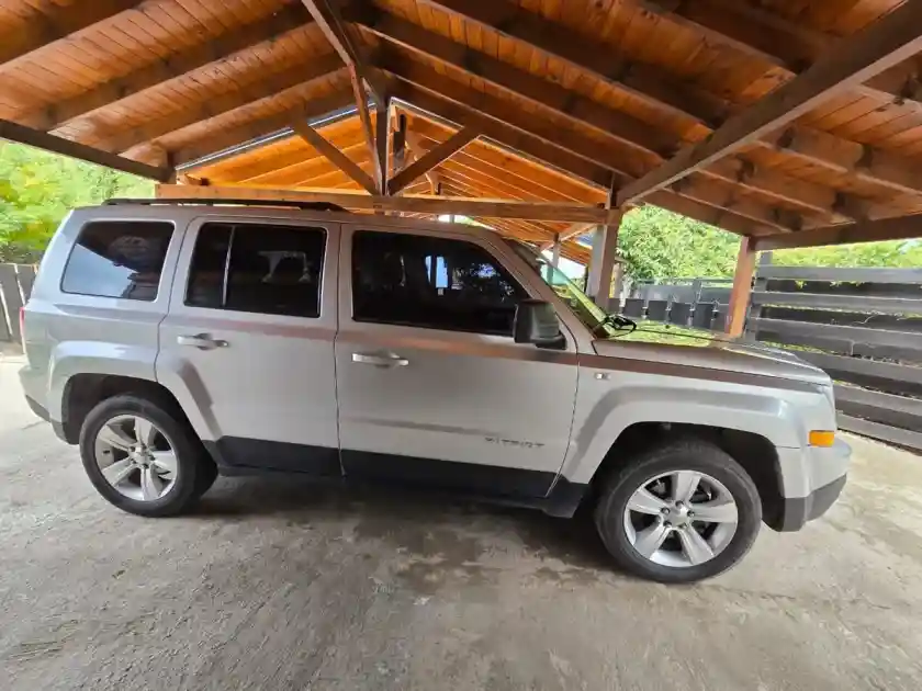 Jeep Patriot 2.4 Sport 4X4 170Cv Atx 2013 - foto 2