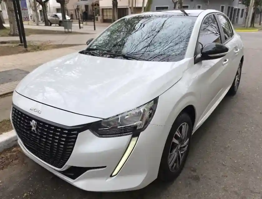 Peugeot 208 1.6 Allure Pack Tiptronic 2024 - foto 1