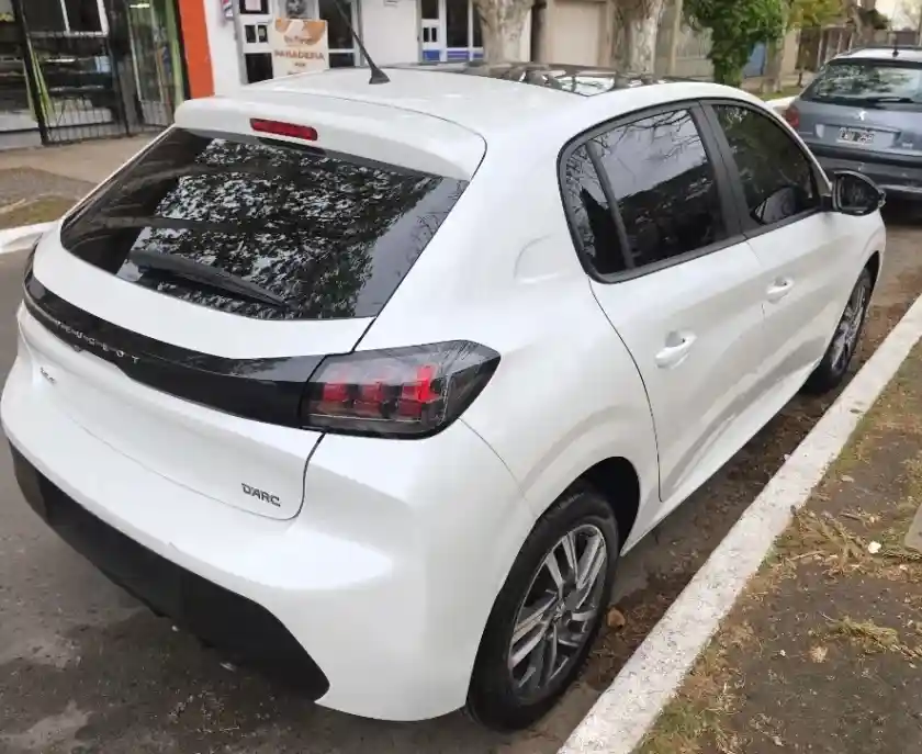 Peugeot 208 1.6 Allure Pack Tiptronic 2024 - foto 4