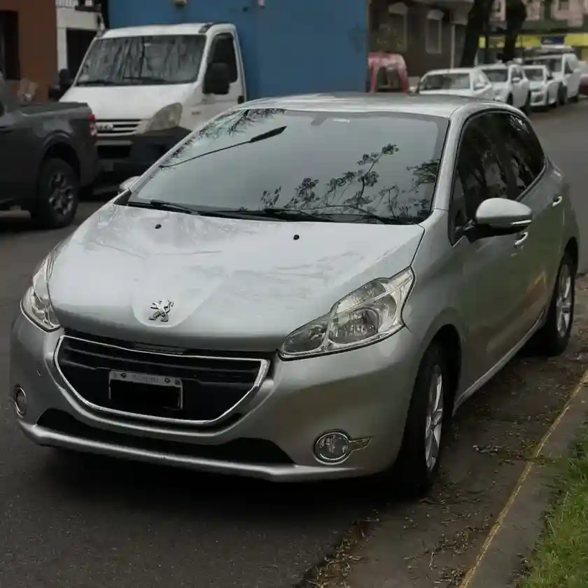 Peugeot 208 1.5 Allure 2014 - foto 1