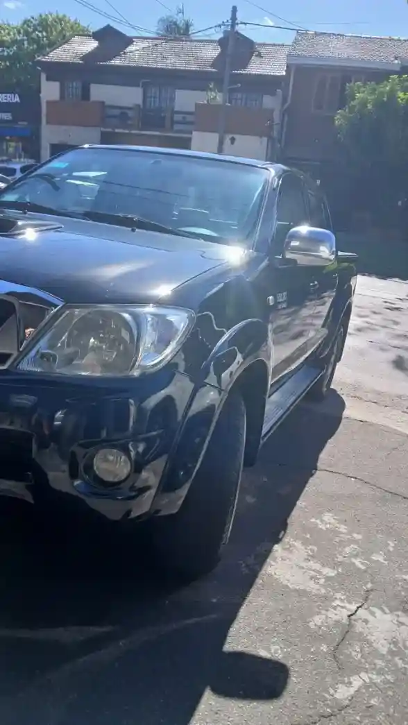 Toyota Hilux 3.0 D/Cab 4X4 Srv 2010 - foto 1