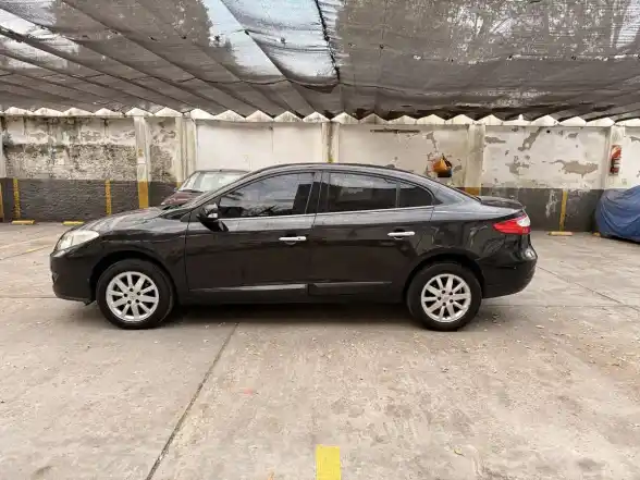 Renault Fluence 2.0 Privilege Mt 2012 - foto 4