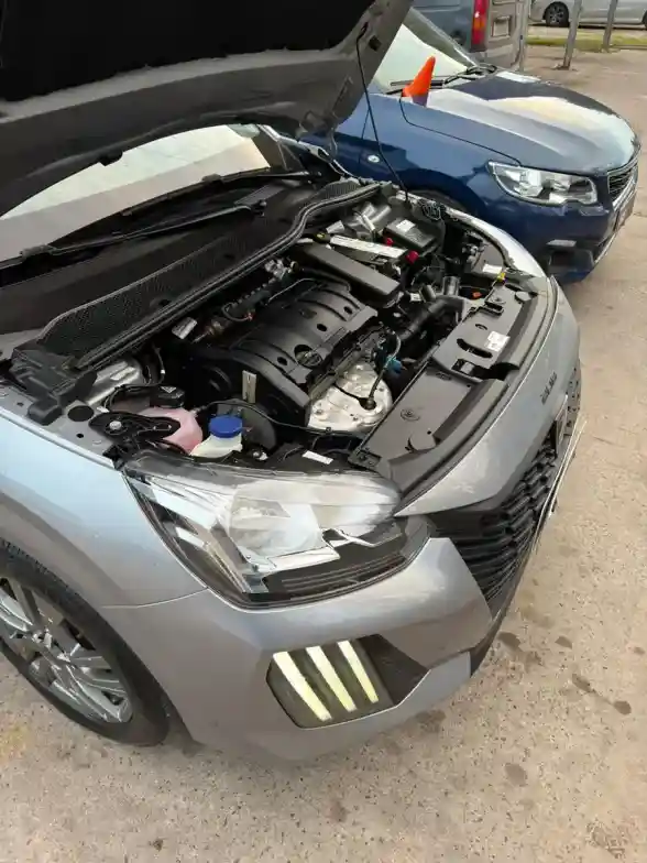 Peugeot 208 1.6 Allure Pack 2025 - foto 2