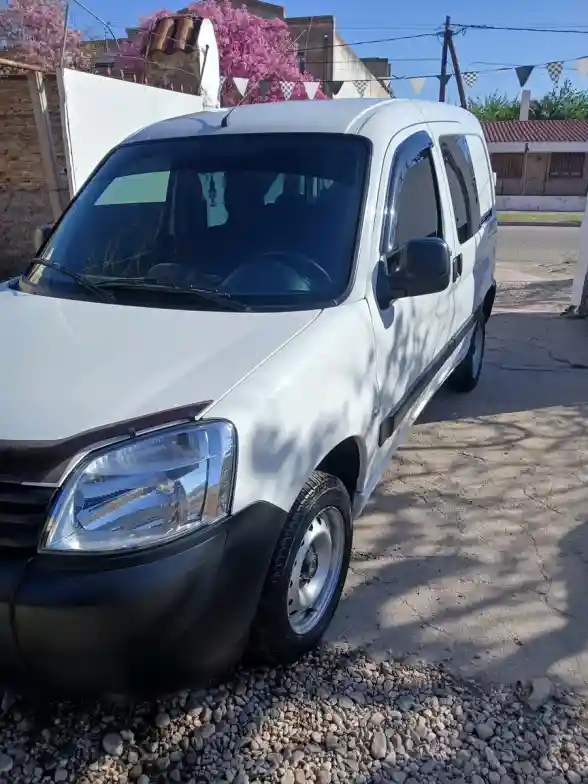 Citroën Berlingo 1.6 Hdi 92 Bussines Mixto 2022 - foto 1