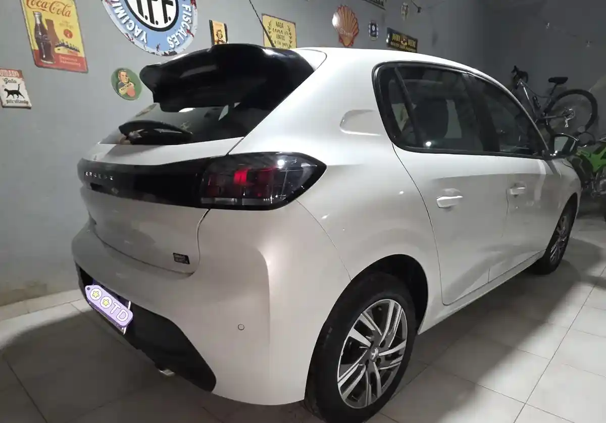 Peugeot 208 1.6 Feline Tiptronic 2023 - foto 3