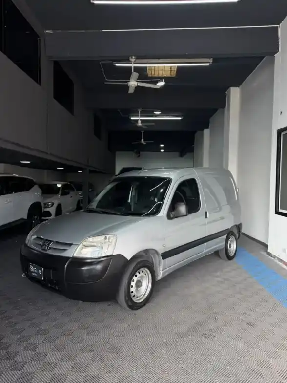 Peugeot Partner 1.4 Furgon Confort Airbag 2011 - foto 1