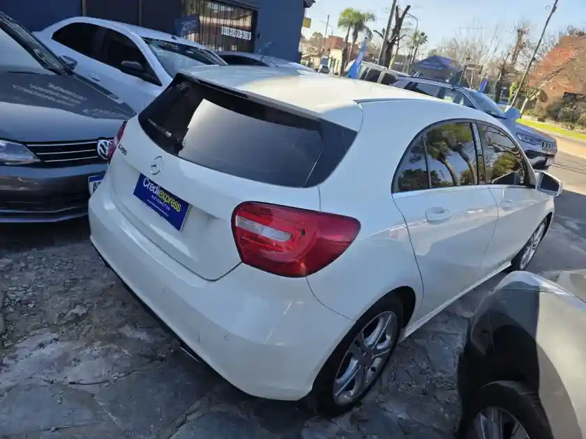 Mercedes-Benz Clase A 1.6 A 200 At Urban B.efficiency 156Cv 2013 - foto 4