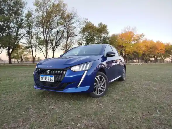 Peugeot 208 1.6 Feline Tiptronic 2021 - foto 1