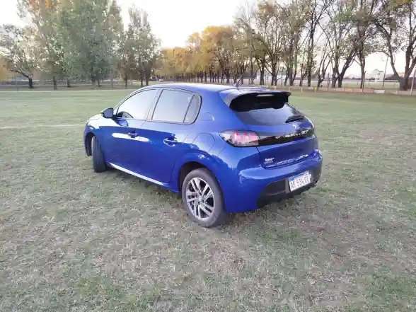 Peugeot 208 1.6 Feline Tiptronic 2021 - foto 3