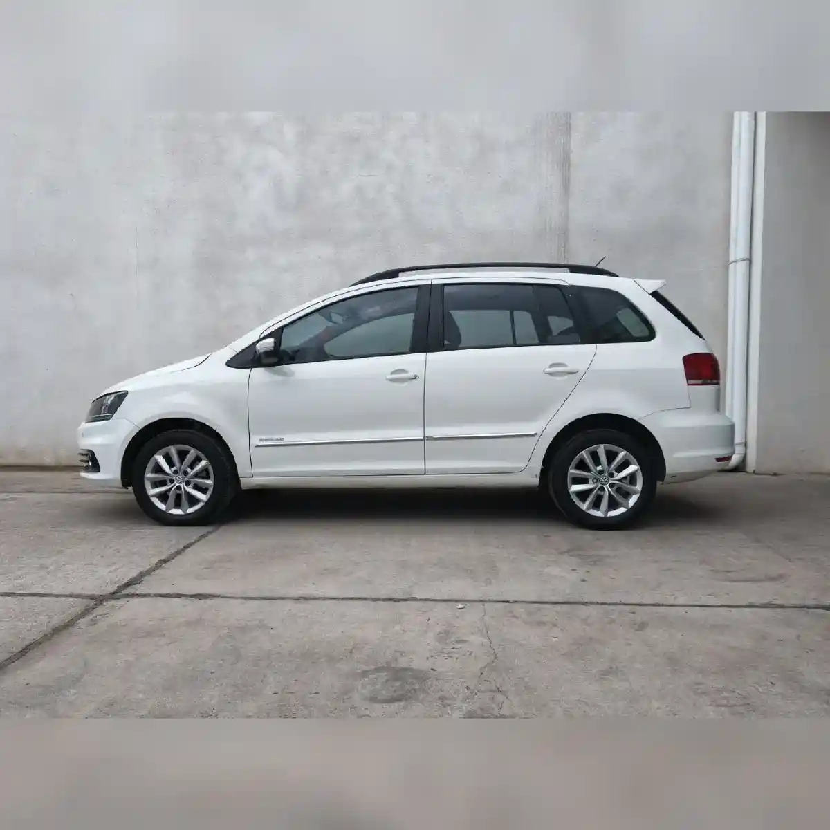 Volkswagen Suran 1.6 Highline Msi 110Cv 2016 - foto 2