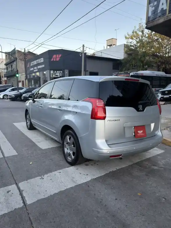 Peugeot 5008 1.6 Allure Plus 156Cv 2014 - foto 4