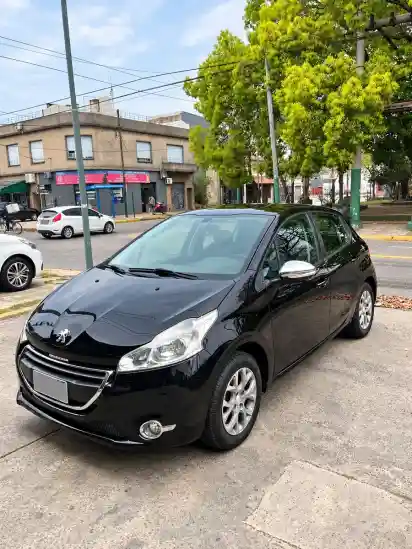 Peugeot 208 1.6 Allure 2013 - foto 1