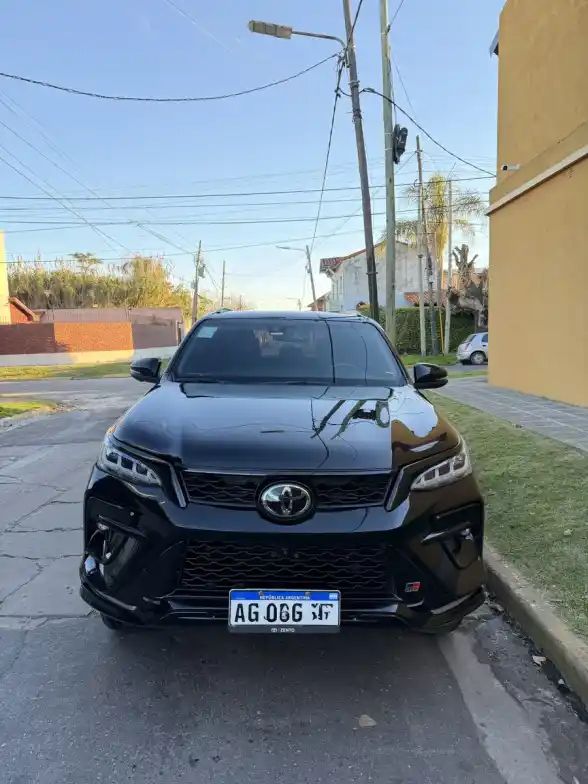 Toyota Hilux Sw4 2.8 Tdi Gr-S 4X4 7As 6At 2024 - foto 4
