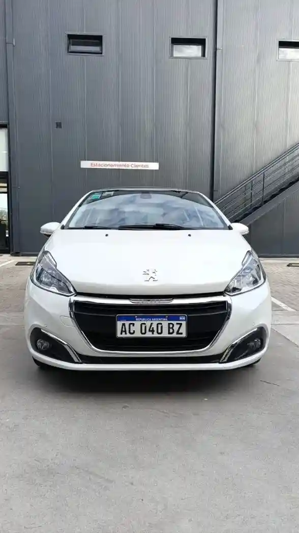 Peugeot 208 1.6 Feline 2017 - foto 2
