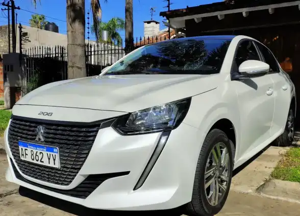 Peugeot 208 2023 - foto 1