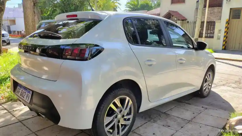 Peugeot 208 1.6 Active Pack Tiptronic 2023 - foto 3