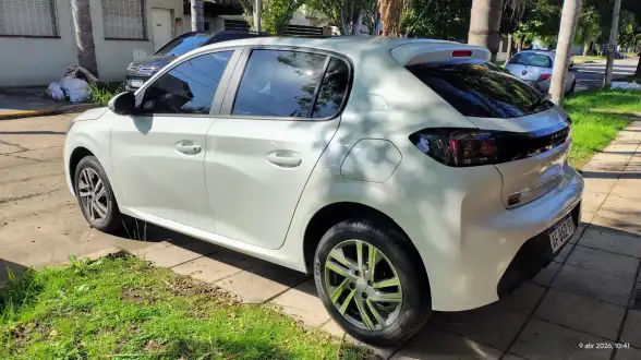 Peugeot 208 1.6 Active Pack Tiptronic 2023 - foto 4