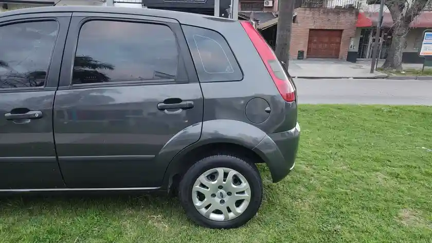 Ford Fiesta 1.6 Ambiente 2006 - foto 4