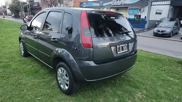 Ford Fiesta 1.6 Ambiente 2006 - foto 5