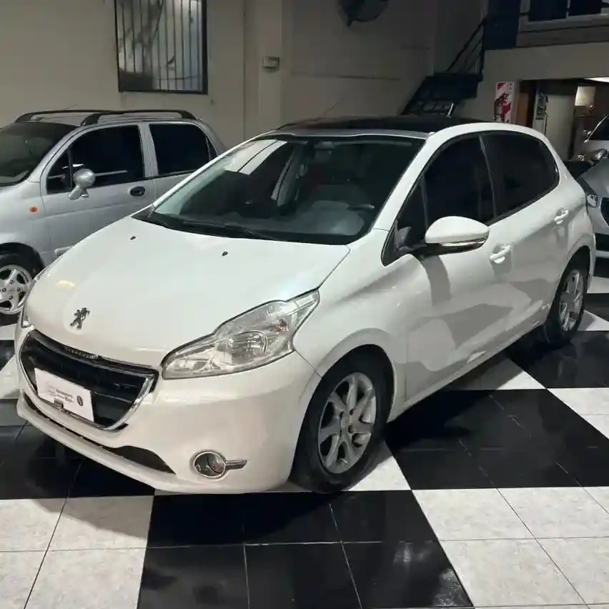 Peugeot 208 2013 - foto 1