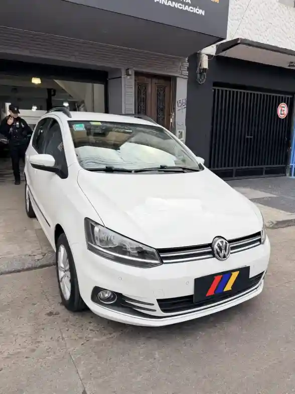 Volkswagen Suran 1.6 Highline Msi 110Cv 2016 - foto 3