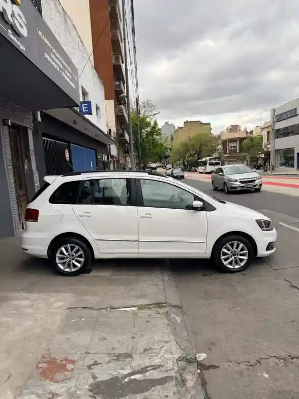 Volkswagen Suran 1.6 Highline Msi 110Cv 2016 - foto 4