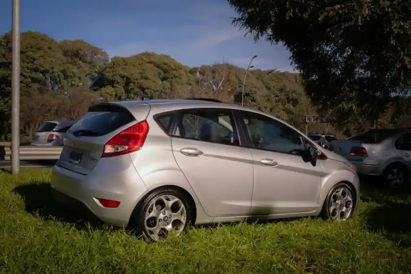 Ford Fiesta Kinetic 1.6 Titanium 120Cv 2013 - foto 1